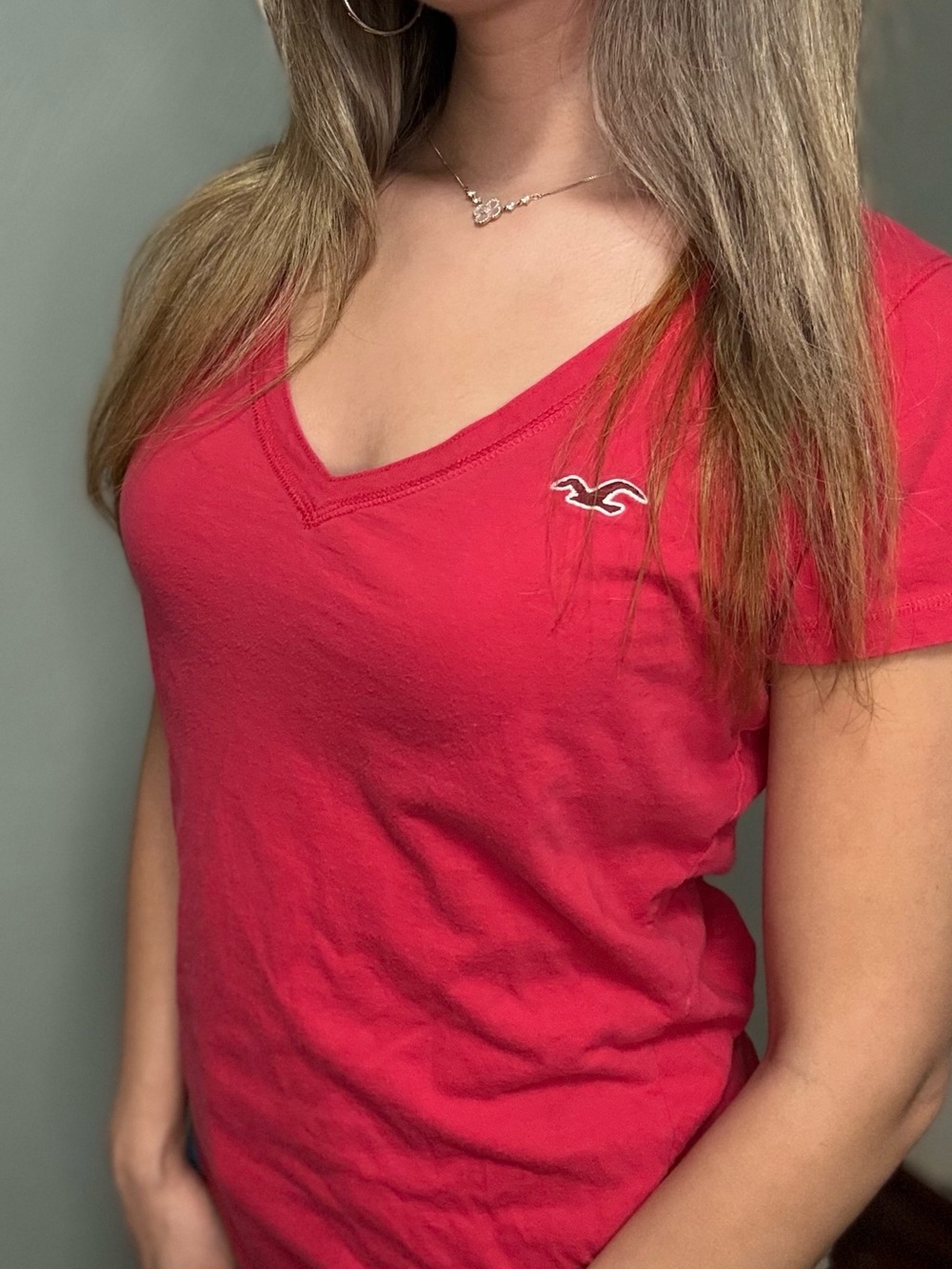 Hollister Red V-Neck Short Sleeve Tee